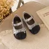 Zapatos Mary Jane para niña, zapatos de piel para niños, elegantes zapatos de princesa estilo francés, estilo pequeño aroma, suela suave, con un lazo, blanco de otoño