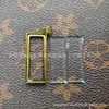 Directamente del Fabricante, Delgada Carcasa de Acero de Titanio Que No Se Desvanece, Superficie de Espejo Templado Chapada en Oro, Colgante Conmemorativo, Carcasa Thangka