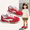 Zapatos Infantiles Rojo Suela Blanda Zapatos Estilo Alemán para Niñas Estudiante 2026 Otoño Nuevos Malla Transpirable Zapatos Deportivos para Niños