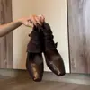 Botas slim de salto baixo quadradas retrô de corte baixo com fivela, aumento interno, botas de peça única vazadas de retalhos, estilo western trançado versátil