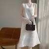 Vestido de tirantes con escote en V y cortes resistentes para mujer, Nuevo estilo de verano 2026, Color liso, Corte holgado, Sin mangas, Dobladillo con flecos, Vestido de longitud media