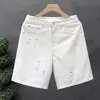 Shorts de mezclilla blancos con salpicaduras de tinta, modernos y elegantes para hombre, pantalones de tiro medio holgados estilo americano, shorts de verano finos de alta costura para hombre
