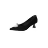 Salto Alto Feminino com Strass de Luxo 2026 Novo Estilo Estilo Banquete Bico Fino Decote Baixo Sapatos Versáteis de Pele de Ovelha Salto Agulha Sapatos da Moda