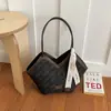 Bolsa feminina vintage de grande capacidade, nova bolsa de ombro versátil de outono 2026, design de nicho, bolsa tote para o dia a dia
