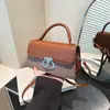 Bolso de Mano Cuadrado Pequeño con Bloques de Color Transfronterizo para Mujer 2026 Nuevo Estilo Coreano Bolso de Hombro Versátil con Cierre Textura Simple Bolso Cruzado