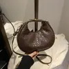 Bolso Satchel de Moda Retro Forma de Media Luna para Mujer Invierno 2024 Nuevo Patrón Tejido Versátil Bolso de Hombro Lujo Accesible Casual Bolso Cruzado