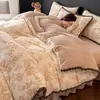 Manta de Cama de Felpa Tallada Antiestática Totalmente Mate de Invierno Juego de Cuatro Piezas Funda de Edredón Gruesa Cálida de Coral Fleece Sábana