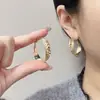 Pendientes Redondos con Tachuelas Geométricas Súper Brillantes Tachonados con Diamantes Estilo Europeo y Americano Personalidad Moda Temperamento Versátil Para el Trabajo Mismo Estilo que los Influencers Venta al por Mayor
