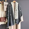 Cachecol Quente Estilo Chanel da Moda para Mulheres Versátil Letra E Cachecol de Falso Caxemira Peça de Roupa Externa 2025 Novo Outono e Inverno Protetor de Pescoço Longo