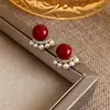Exquisitos Pendientes Pequeños de Perla y Frijol Rojo, Diseño de Nicho de Lujo Ligero, Pendientes Versátiles, Nuevo Estilo Popular, Elegantes Accesorios para Orejas