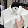 Camiseta Masculina de Manga Curta Levemente Luxuosa, Novo Estilo de Verão, Polo Versátil de Seda Gelada com Gola para Pais de Meia-Idade