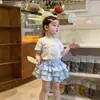 Dz26013 Traje para Niña 2026 Verano Bebé Niña Estampado de Dibujos Animados Camiseta de Manga Corta Top Falda de Tartaleta con Encaje a Cuadros