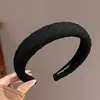 Faixa de cabeça larga de tricô minimalista e elegante estilo coreano para mulheres, novo modelo 2026, adequada para uso diário, projetada para realçar a aparência da linha do cabelo e pode ser usada como faixa de cabeça para lavar o rosto ou presilha de cabelo
