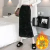 Falda de Terciopelo Negro Engrosado con Lentejuelas para Mujer Otoño e Invierno Cintura Alta Recta Falda de Longitud Media con Abertura Falda de Cadera