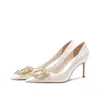 2023 Nuevos Zapatos de Tacón Alto Blancos para Mujer Hebilla Cuadrada Satín Vestido Banquete Zapatos de Novia Tacón de Aguja Puntiagudo Zapatos de Boda
