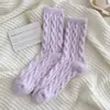 Calcetines esponjosos para mujer, de longitud media hasta la pantorrilla, forrados de felpa y engrosados para abrigar, adecuados para usar en casa y para dormir, con un diseño trenzado, calcetines gruesos de invierno