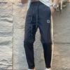 Calça Casual Masculina Nova Primavera e Verão Tecido Sarja Corte Slim Calça Esportiva Preta Calça Juvenil Tendência