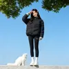 Jaqueta de Algodão com Capuz Estilo Casal Bloco de Cores Tamanho Plus Size Feminina Inverno 2026 Solta Espessada Quente Toque de Luxo Casaco de Algodão