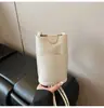 Bolso pequeño elegante y con estilo para mujer, nuevo bolso cruzado versátil de verano 2026, compacto y ligero, adecuado para caminar y llevar un teléfono móvil
