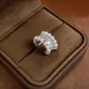 Arete de Clip para Cartílago de Oreja Estilo Francés Flor de Circonita Cúbica para Mujer Sin Perforación Estilo Frío Sentido de Alta Gama Hace que la Cara Parezca Más Pequeña Pendiente Versátil