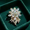 Broche Borboleta Colorida Diamante Retro Luxo Leve Liga de Ouro Pinos Cravejados de Strass para Suéteres Casacos Femininos Broche de Inseto Versátil