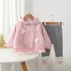 Nueva colección de otoño: un elegante y moderno conjunto de dos piezas de sudadera para niñas pequeñas, perfecto para usar como ropa exterior