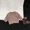 Suéter retro estilo 'old money' para niños, suéter de otoño estilo coreano para bebés con cierre de botones diagonales, top de punto suave y cómodo para bebés y niños pequeños