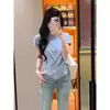 Camiseta Slimming Look Assimétrica na Cintura Feminina Verão 2025 Novo Design Chique Malha Manga Curta