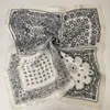 Novo lenço quadrado floral de 70 cm de Rao Yun, seda sintética com estampa digital padrão paisley, lenço de pescoço feminino versátil, disponível para atacado
