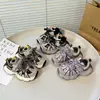 Zapatos deportivos de moda para niñas 2025, nuevos para primavera y otoño, suela suave para niños, parte superior de malla, transpirables y ligeros, estilo "dad shoes"