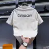 Camiseta Masculina de Manga Curta com Estampa de Letras Tie-Dye, Gola Redonda, Moda Americana de Verão 2026, Luxo Leve, High-End