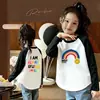 Camiseta Base para Niñas Estilo Coreano Nueva de Primavera y Otoño con Dobladillo Curvo, Camiseta de Manga Larga Color Bloque para Niños Mayores, Top de Moda Ajustado