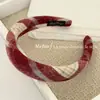 Faixa de Cabelo de Lã Xadrez Vermelho Elegante Nova para Outono e Inverno para Mulheres Grampo de Cabelo Vermelho de Aba Larga Alta Pressão no Crânio para Natal e Ano Novo