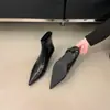 Botas de Cano Curto da Moda Apontadas com Zíper nas Costas e Salto Fino Elástico - Nova Coleção Outono/Inverno 2026