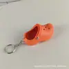 Directo de fábrica nuevos mini pantuflas zapatos con agujeros pequeños colgante de zapatos llavero de zapatos pequeños adornos para mochila comercio exterior transfronterizo