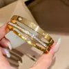 Pulsera Geométrica con Forma de Corazón de Acero Inoxidable Transfronteriza Europea y Americana con un Diseño Único, Pulsera de Lujo Ligero de Nicho, Joyería Versátil y Elegante