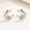 2024 Nuevos aretes de tuerca Delfín Blanco Aguja de Plata Moda coreana estilo ins moda simple a juego diseño con incrustaciones estilo especial Femenino