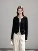 Estilo simples preto justo curto gola redonda manga longa estiloso nobre fino top