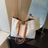Estilo Coreano Retro Casual Bolsa Grande Capacidade para Trabalho e Trajeto Bolsa Tote Tecida Nova 2025 Bolsa de Ombro Versátil para Mulheres