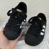 Zapatillas con Punta de Concha para Niñas 2025 Otoño Nuevos Zapatos para Niños Zapatos Casuales para Niños Zapatos Deportivos de Suela Blanda para Niños Medianos y Grandes