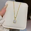 Elegante Collar de Cubos de Azúcar, Colgante de Lujo Ligero Nicho de Gama Alta, Accesorio Versátil Simple Moderno de Acero de Titanio para Cadena de Clavícula Femenina