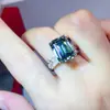Anillo de Esmeralda de Moissanita de 10 Quilates Plata de Ley S925 Lujo Exagerado Anillo de Diamante Europeo Americano Venta al por Mayor Transfronteriza Popular Nuevo Estilo