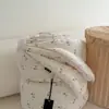 Colcha de punto estilo INS con diseño de nube de dibujos animados para primavera y otoño, colcha de invierno suave y cálida con borde enrollado, lavable a máquina, adecuada para uso en dormitorio