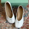 Textura de pele de cordeiro sensação solta estilo coreano sapatos pequenos de couro femininos versáteis slip-on preguiçoso deslocamento diário estilo balé sapatos de peça única femininos