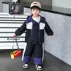 Conjunto de Roupas de Outono para Meninos 2026 Novo Estiloso Moda Infantil Bonito Esportivo Conjunto de Duas Peças Estilo Primavera e Outono Tendência