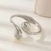 Pulseras Geométricas Huecas Asimétricas de Nicho de Moda Popular Europea y Americana Transfronteriza Adecuadas para Mujeres, Venta al por Mayor de Juegos de Joyería