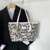 Bolsa de Mano Tote Estilo Coreano Estampado de Leopardo al por Mayor Bolsa para Mujer 2025 Invierno Nuevo Color de Contraste Bolso de Hombro de Lujo Ligero Bolsa para el Trabajo Bolso de Axila