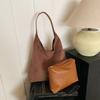 Bolsa de pão de camurça macia vintage feminina 2024 nova bolsa de ombro popular de outono e inverno grande capacidade bolsa de balde feminina