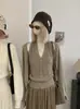 Conjunto de otoño de dos piezas para mujer KEKEZOON estilo coreano: cárdigan de punto con mangas de murciélago + top sin mangas de cuello halter 8760