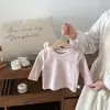 Novas Camisetas de Manga Longa para Meninos e Meninas da Primavera e Outono Cor Sólida Orelhas de Desenho Animado Pulôver para Bebês e Crianças Pequenas Roupa de Baixo Cor Sólida